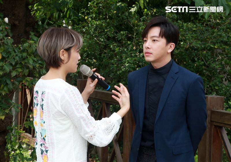 「姊妹們追吧」男女主角坤達、張允曦(小8)出席首映記者會。（記者邱榮吉/攝影）