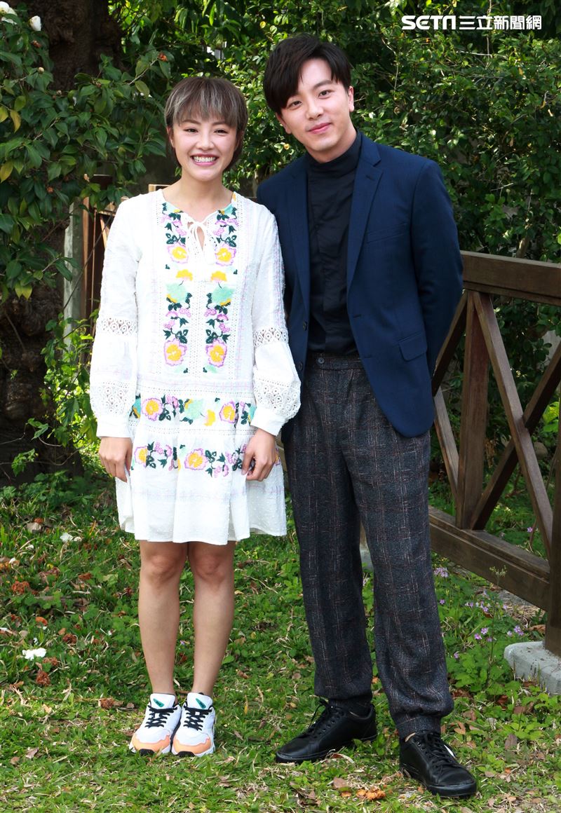 「姊妹們追吧」男女主角坤達、張允曦(小8)出席首映記者會。（記者邱榮吉/攝影）