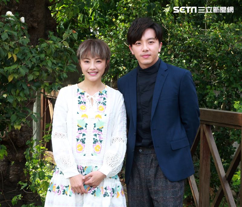 「姊妹們追吧」男女主角坤達、張允曦(小8)出席首映記者會。（記者邱榮吉/攝影）