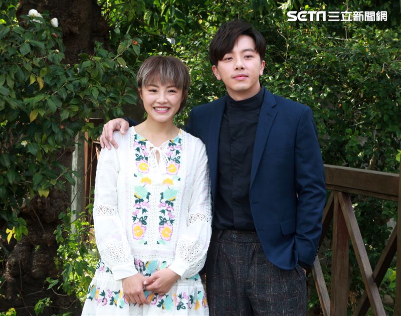 「姊妹們追吧」男女主角坤達、張允曦(小8)出席首映記者會。（記者邱榮吉/攝影）