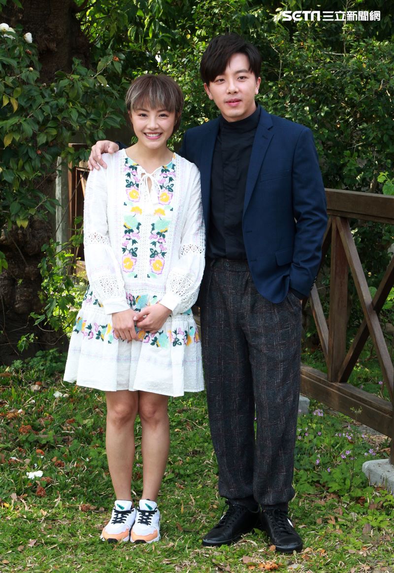 「姊妹們追吧」男女主角坤達、張允曦(小8)出席首映記者會。（記者邱榮吉/攝影）