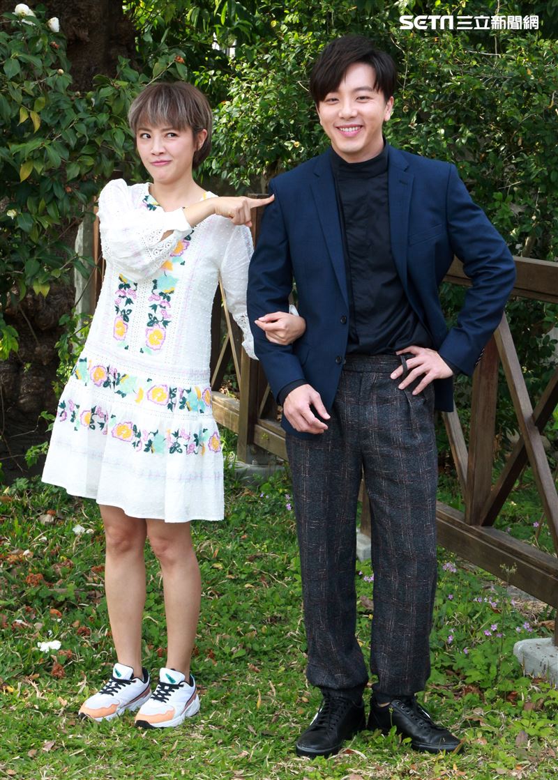 「姊妹們追吧」男女主角坤達、張允曦(小8)出席首映記者會。（記者邱榮吉/攝影）