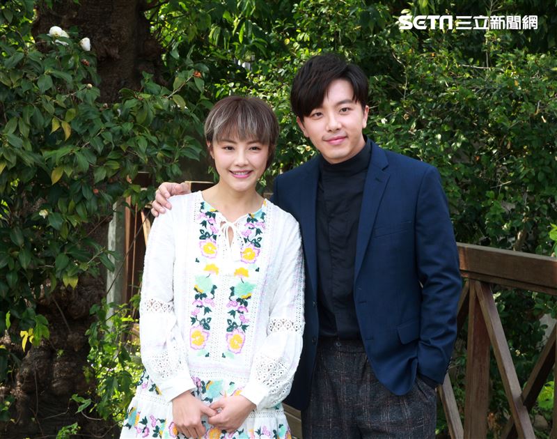 「姊妹們追吧」男女主角坤達、張允曦(小8)出席首映記者會。（記者邱榮吉/攝影）