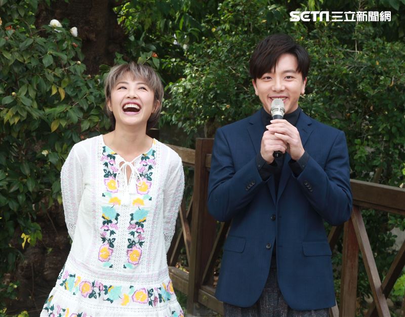 「姊妹們追吧」男女主角坤達、張允曦(小8)出席首映記者會。（記者邱榮吉/攝影）