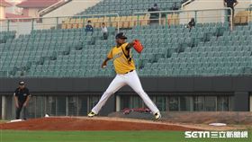 ▲公辦熱身賽味全龍中信兄弟羅傑斯Esmil Rogers龍象大戰。（圖／記者劉彥池攝影）