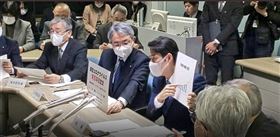 ▲北海道知事鈴木直道，召開記者會宣布北海道應進入緊急狀態。（圖／翻攝自鈴木直道官方推特）