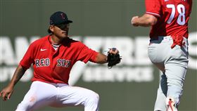 林子偉春訓守備。（圖／路透社／達志影像）