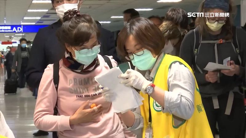 境內外確診數打平　恐達社區感染標準