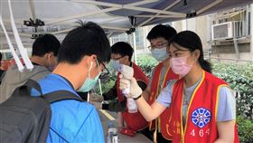 台師大學生入住宿舍　設置體溫監測站國立台灣師範大學29日迎接學生入住宿舍，為防範武漢肺炎疫情，校方在門口設置體溫監測站，為學生測量額溫。中央社記者陳至中台北攝　109年2月29日