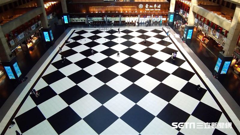 北車商場將於11月招標，包括現任經營者微風在內，超過10家業者有意競標。（台鐵局提供）