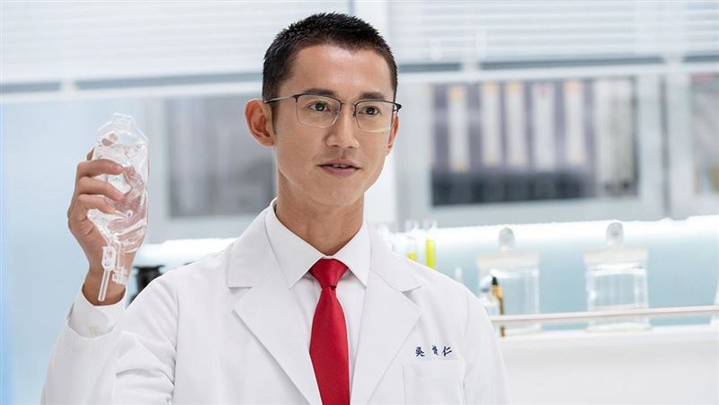 甩黑臉國父形象　吳慷仁靠這招秒變白