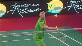 王子維緊盯羽球  準備擊球台灣羽球王子王子維30日在新德里與印度羽球一哥斯里坎特比賽，眼睛緊盯羽球準備擊球。中央社記者康世人新德里攝  106年12月31日