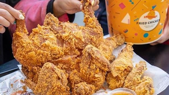 宜蘭超浮誇爆汁炸全雞　吃一口秒愛上