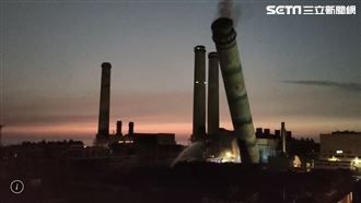 電廠煙囪功臣身退　放倒縮時震撼紀錄