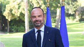 莫迪與法國總理菲力普握手印度總理莫迪（左）23日在巴黎與法國總理菲力普會面，兩人在草坪上握手。（印度總理辦公室提供）中央社記者康世人新德里傳真  108年8月23日