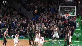 Jaylen Brown壓哨追平三分彈。（圖／翻攝自YouTube）