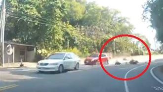 139縣道壓線耍帥　下秒慘撞碎噴炸