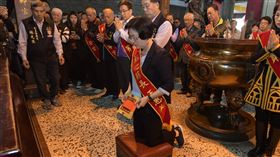 彰化縣長　王惠美　媽祖　擲筊（圖／彰化縣政府官網）