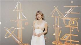 從韓返台7天…網紅阿圓「沒戴口罩」出席典禮　網：別害人
圖／翻攝自nanaciaociao IG
