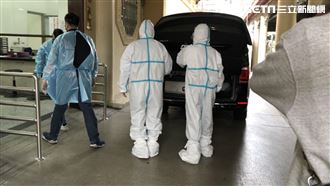 北市男路倒猝死　檢警全套隔離衣相驗