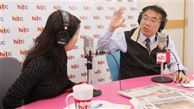 黃偉哲接受廣播節目專訪台南市長黃偉哲（右）2日接受廣播節目「周玉蔻嗆新聞」專訪，談及武漢肺炎疫情及防疫工作的看法。（台南市政府提供）中央社記者楊思瑞台南傳真　109年3月2日