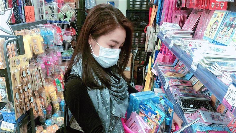 直播賺3萬全買文具　女星曝暖心一面