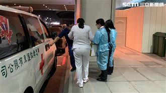 以國包機11人返台　1人有症狀後送