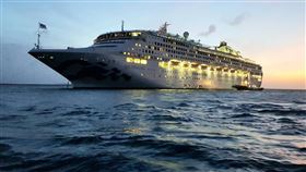 怕鑽石公主號悲劇重演！「太陽公主號」靠岸遭丟催淚彈（圖／翻攝自公主郵輪台灣臉書）