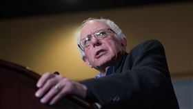 「經濟學人」指出，民主黨總統參選人桑德斯會讓美國像是陷入一場醒不過來的噩夢，美國人得趕緊清醒。（圖／翻攝自facebook.com/berniesanders）