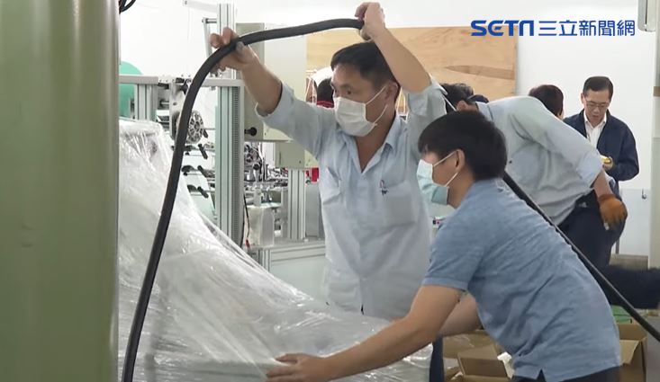 忙組口罩機台沒休　他慢性病藥險用光