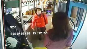 婦人搭公車「剛從湖南回台」 全車逃竄