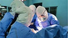 浙江大學醫院，完成全球首例老年新冠肺炎移植手術。（圖／翻攝自微博）