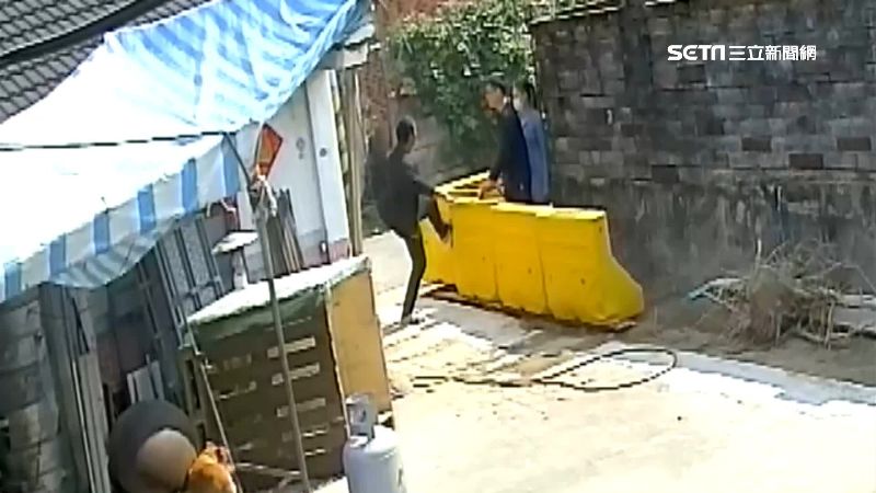 土地重測變寬　控鄰拒還地咬斷手指