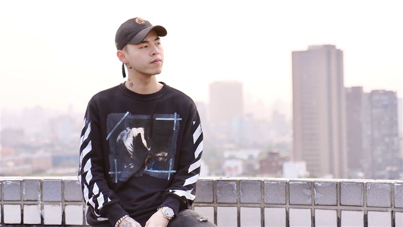 頑童小春挑接班人　竟是19歲小鮮肉