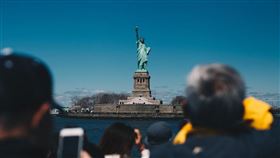 紐約州長古莫3日宣布，紐約市近郊一名50歲男子確診武漢肺炎，為州內第2例確診病例。圖為美國紐約自由女神像。（圖取自Unsplash圖庫）
