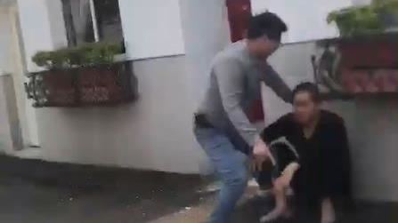 破門開槍抓強盜犯　警驚見強大軍火庫