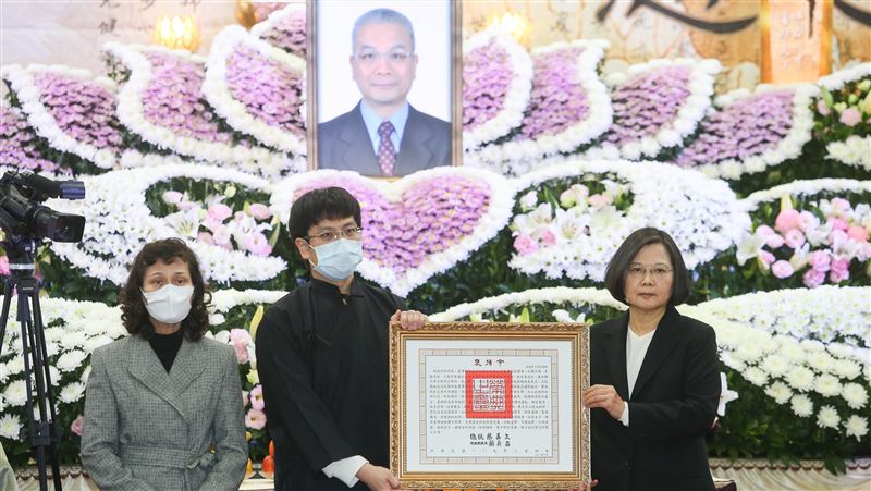 總統追思前財長：沒有他稅改不會成功