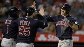 ▲張育成代跑林多（Francisco Lindor），在隊友開轟掩護下跑回分數。（圖／美聯社／達志影像）