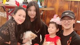 汪峰除了與章子怡所生大女兒外，另與舊愛分別生兩名女兒。（圖／翻攝自微博）