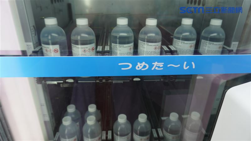 她提籃子排酒精販賣機：代領10份
