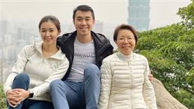 港星麥明詩日前在社群媒體PO出跟家人爬象山的照片，引起許多網友熱議。（圖／翻攝自麥明詩IG）