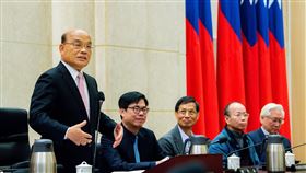 行政院13日召開臨時院會，行政院長蘇貞昌率內閣成員完成總辭。（圖／行政院提供）