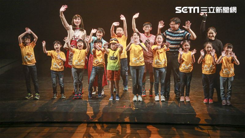《小兒子報告！沙發有黑洞！》試演會全體演員。（圖／記者林聖凱攝影）