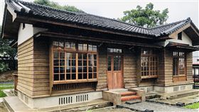 林右昌視察市定古蹟修復工程　肯定設計巧思基隆市長林右昌4日視察市定古蹟基隆要塞司令部校官眷舍（圖）與司令部官邸修復工程，除對工程進度滿意外，也肯定建築師及設計單位將當初拆下的一磚一瓦與木料充分再利用，呈現在周遭景觀中。中央社記者王朝鈺攝　109年3月4日