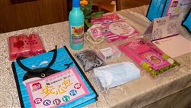 宜縣府推防疫安心包　居家隔離追劇種花不無聊因應武漢肺炎疫情，宜蘭縣政府4日推出居家防疫安心包，提供食、衣、住、行、育、樂等服務，更有療癒盆栽DIY，陪伴居家隔離或檢疫民眾度過14天不便。（宜蘭縣政府提供）中央社記者沈如峰宜蘭縣傳真　109年3月4日