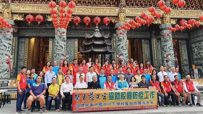 保護學童　屏東各界捐消毒液給學校