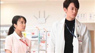 致敬「千秋王子」！佐藤健背後抱女友