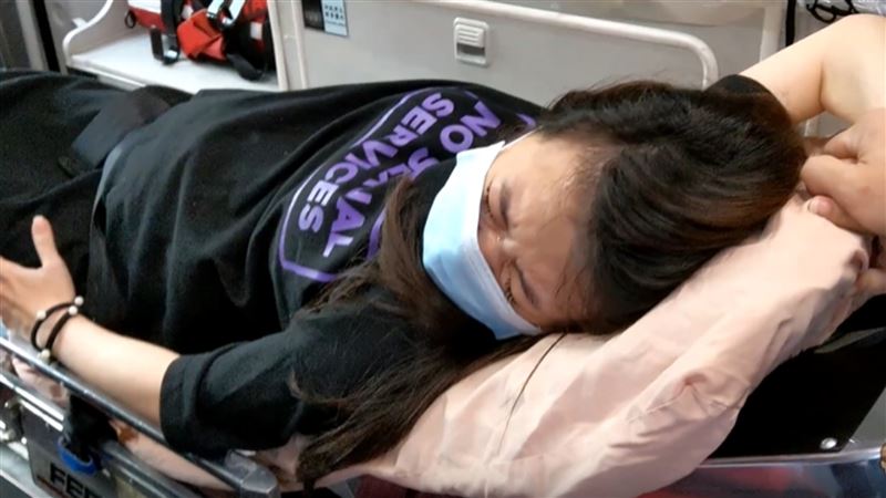 蔡阿嘎遭埋伏毆打　妻痛苦送醫畫面曝