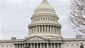 美眾院高票通過台北法 法案出國會指日可待美國眾議院今天以415票贊成、0票反對的壓倒性票數，通過「台北法案」。法案要求美國行政部門以實際行動協助台灣鞏固邦交及參與國際組織，並增強雙方經貿關係。圖為美國國會大廈外觀。中央社記者徐薇婷華盛頓攝 109年3月5日