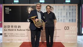 準馬寇爾將與法國號演奏家弗拉柯維克台北演出德國指揮家準．馬寇爾（Jun Markl）（右）客席NSO國家交響樂團，8日將在台北國家音樂廳與法國號演奏家弗拉柯維克（Radovan Vlatkovic）（左）合作演出。（NSO國家交響樂團提供）中央社記者趙靜瑜傳真　109年3月4日